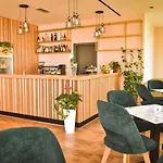 Airport Garden 3* Rinas