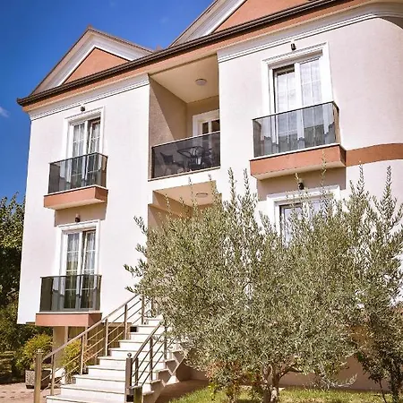 Airport Garden Hotel Rinas