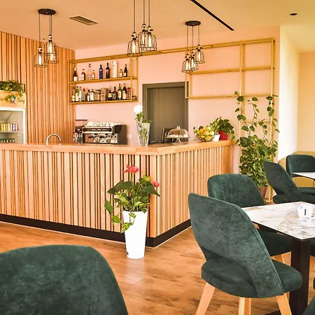 Airport Garden 3* Rinas