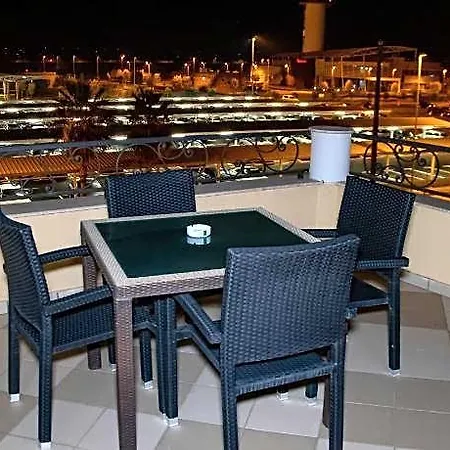 Hotel Airport Garden Rinas