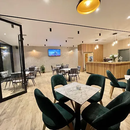 Airport Garden 3* Rinas