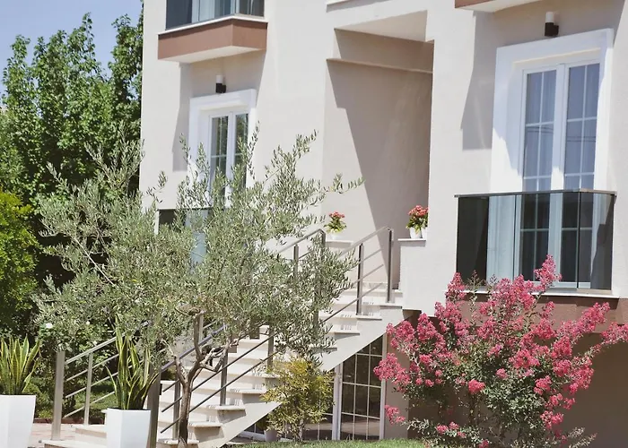 Airport Garden Hotel 3*