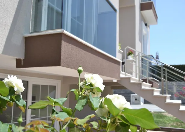 Airport Garden Otel Rinas