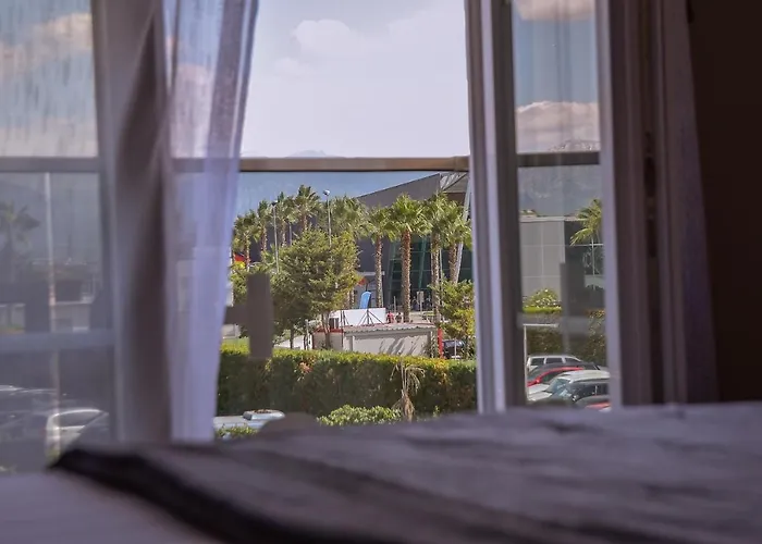 Airport Garden Hotel